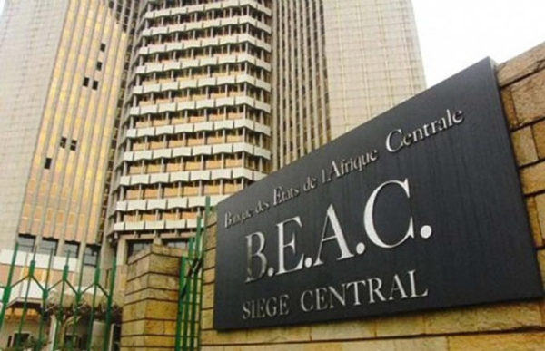 La BEAC assouplit sa politique monétaire en réduisant ses principaux taux directeurs et les réserves obligatoires.