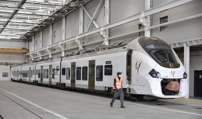 Le Sénégal obtient un appui financier de l'Union européenne (UE) et de l'Agence française de développement (AFD) pour lancer les études de l'extension du Train express régional jusqu'à Thiès, un projet appelé à renforcer la connectivité et la compétitivité économique.