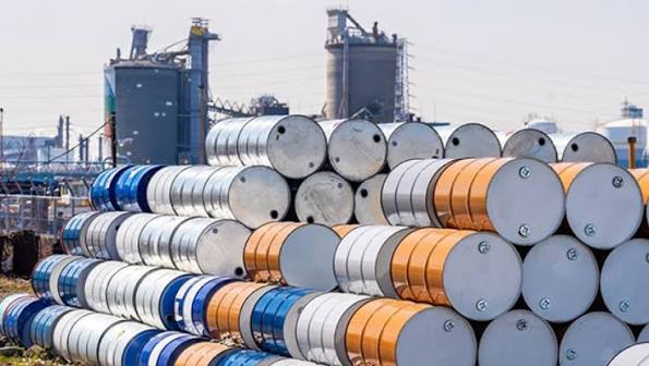 La Libye dispose d’environ 48 milliards de barils de réserves prouvées et produit près de 1,5 million de barils de pétrole par jour. Pourtant, elle ne couvre qu’un tiers de sa consommation de carburant.