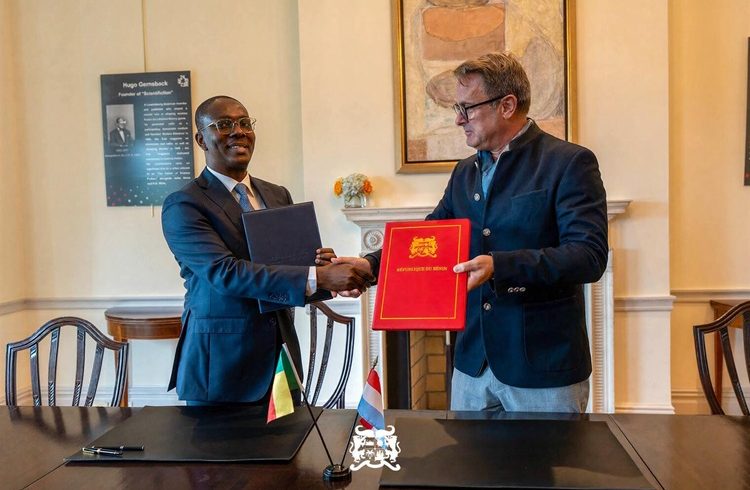 Le Bénin et le Luxembourg ont signé un protocole d’accord portant sur un financement de 15 millions d’euros, soit plus de 9,8 milliards de FCFA, destiné à la formation dans les secteurs portuaire et logistique.