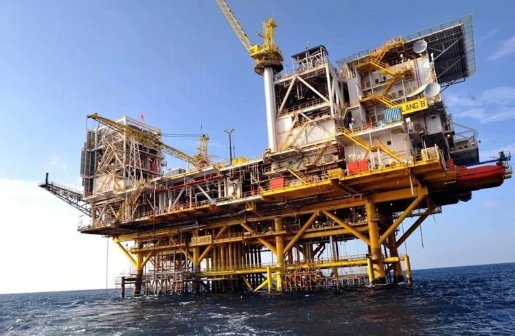 Le Bénin s’apprête à entrer dans le cercle des pays exportateurs de pétrole brut avec le démarrage commercial du champ offshore de Sèmè en 2026.